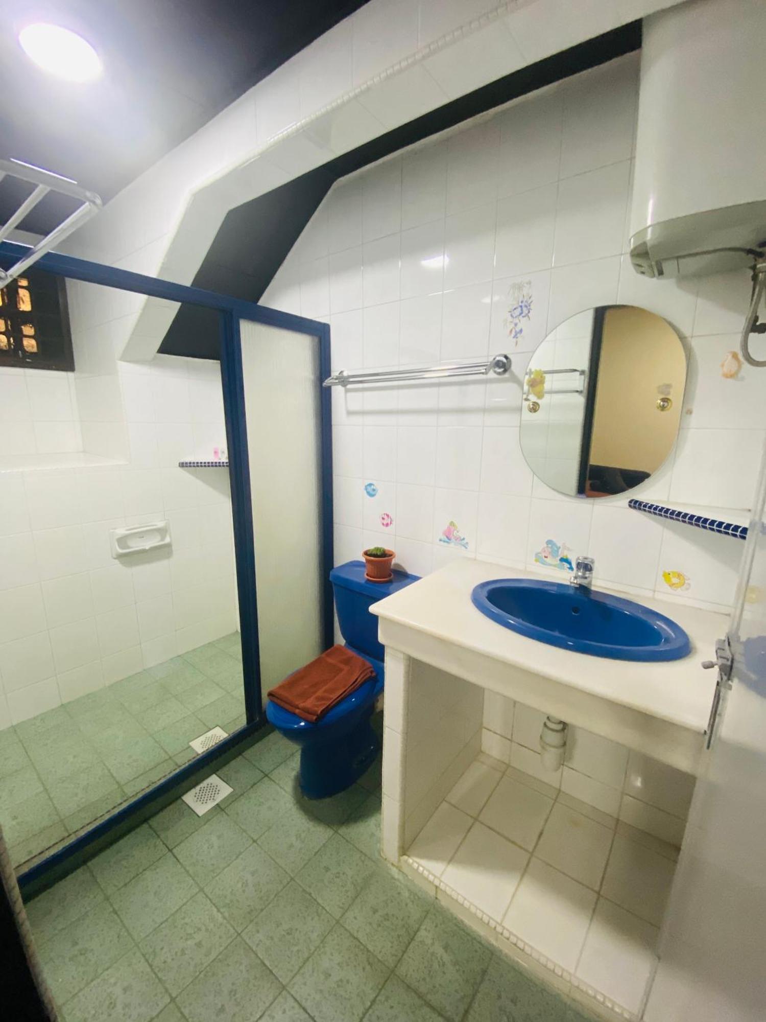 100 Oastel Coliving Hotel Tanah Rata Room photo